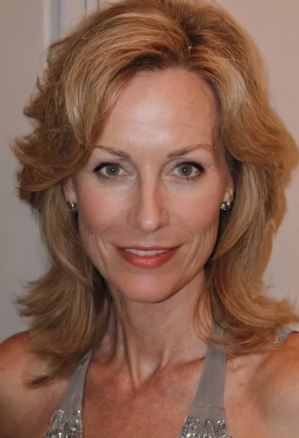 Nina, 53